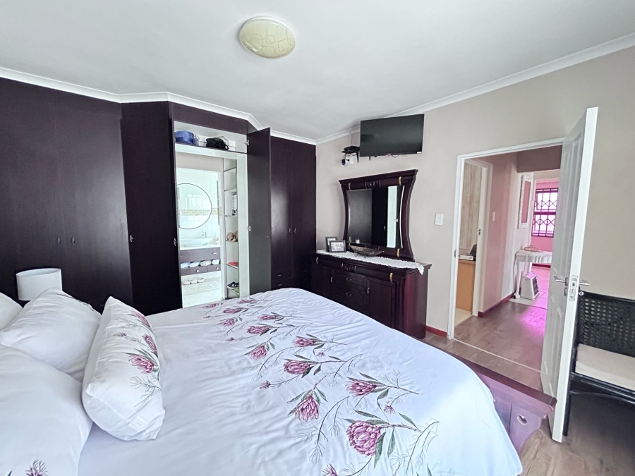 3 Bedroom Property for Sale in Cove Rock Eastern Cape